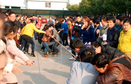 The 2013 Tug-of-war Competition Ended Successfully